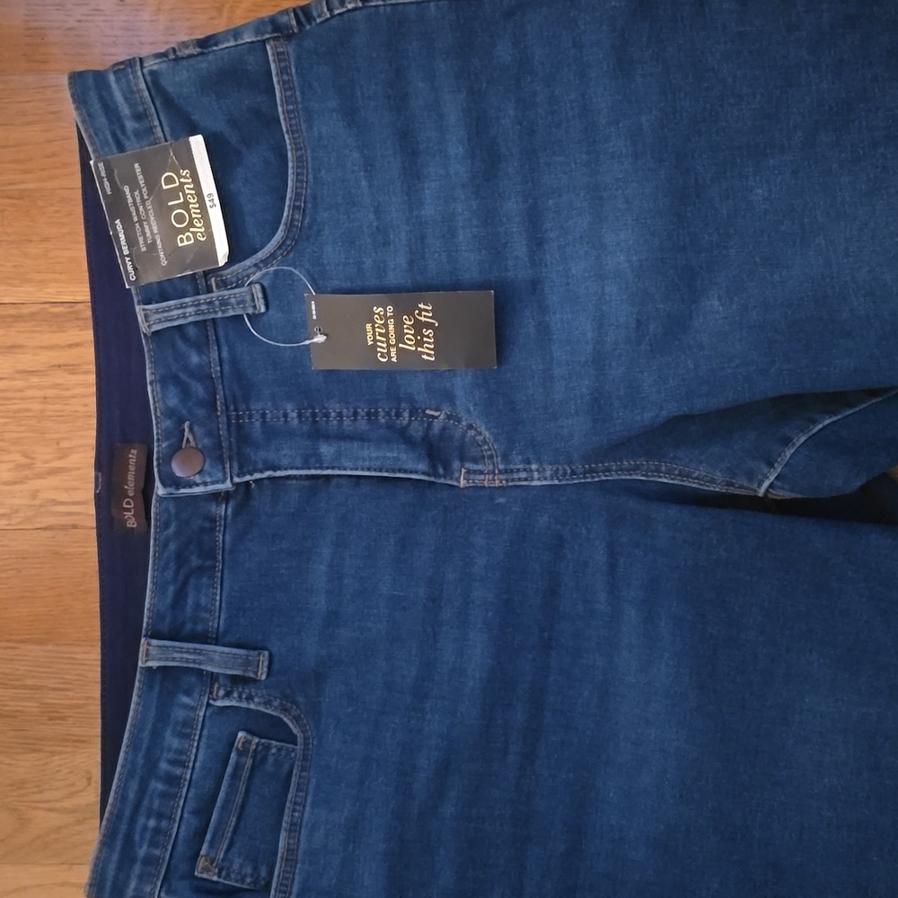 BOLD ELEMENTS BRAND WOMEN'S BLUE JEAN CURVY BERMUDA SHORTS SIZE 14
